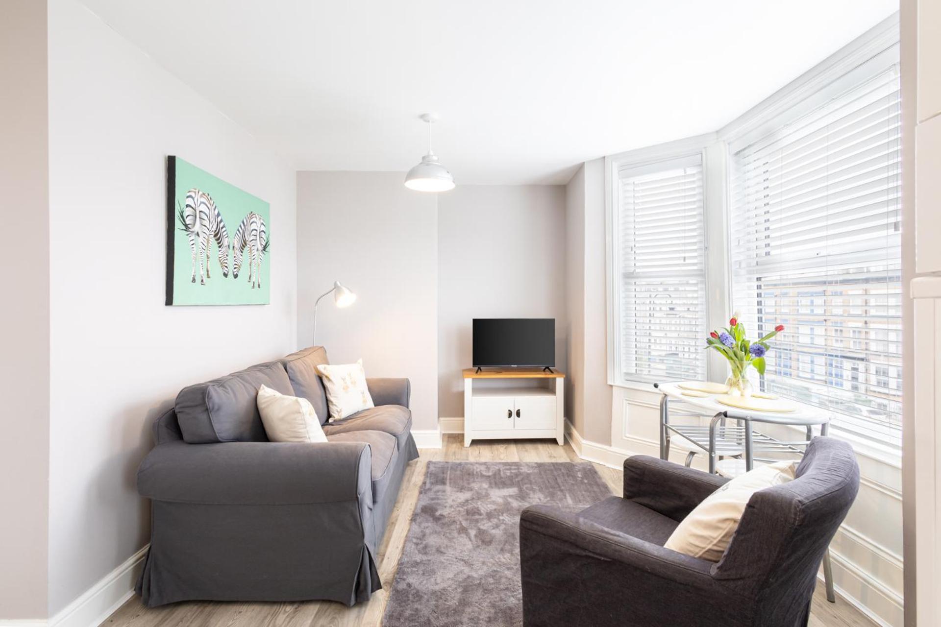 Host & - Trafalgar Square Apartment