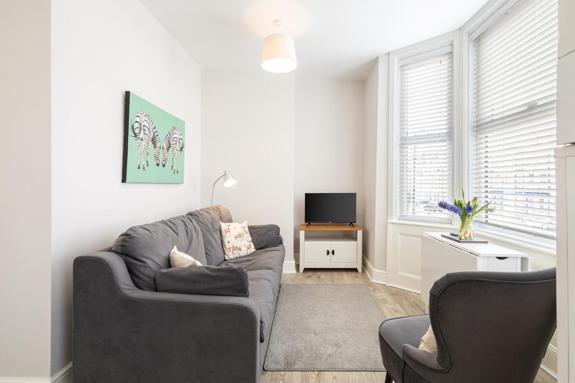 Apartment Host & - Trafalgar Square Scarborough