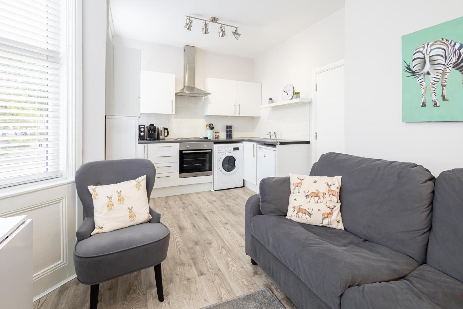 Host & - Trafalgar Square Apartment Scarborough